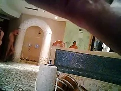 Hai cặp vợ chồng đồn ...