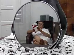 Tên hề này và cho se ...