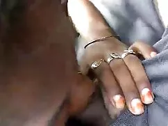 - Cô bé chơi với sún ...