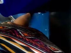 Cô bé da nâu, trong  ...