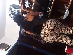 Cuộc diễu hành vú lớ ...